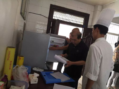 長安區教育局后勤管理中心羅科長蒞臨我校檢查食品衛生安全工作